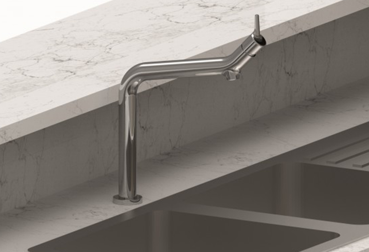 Απεικονίζεται η μπαταρία τοποθετημένη σε ένα μπάνιο